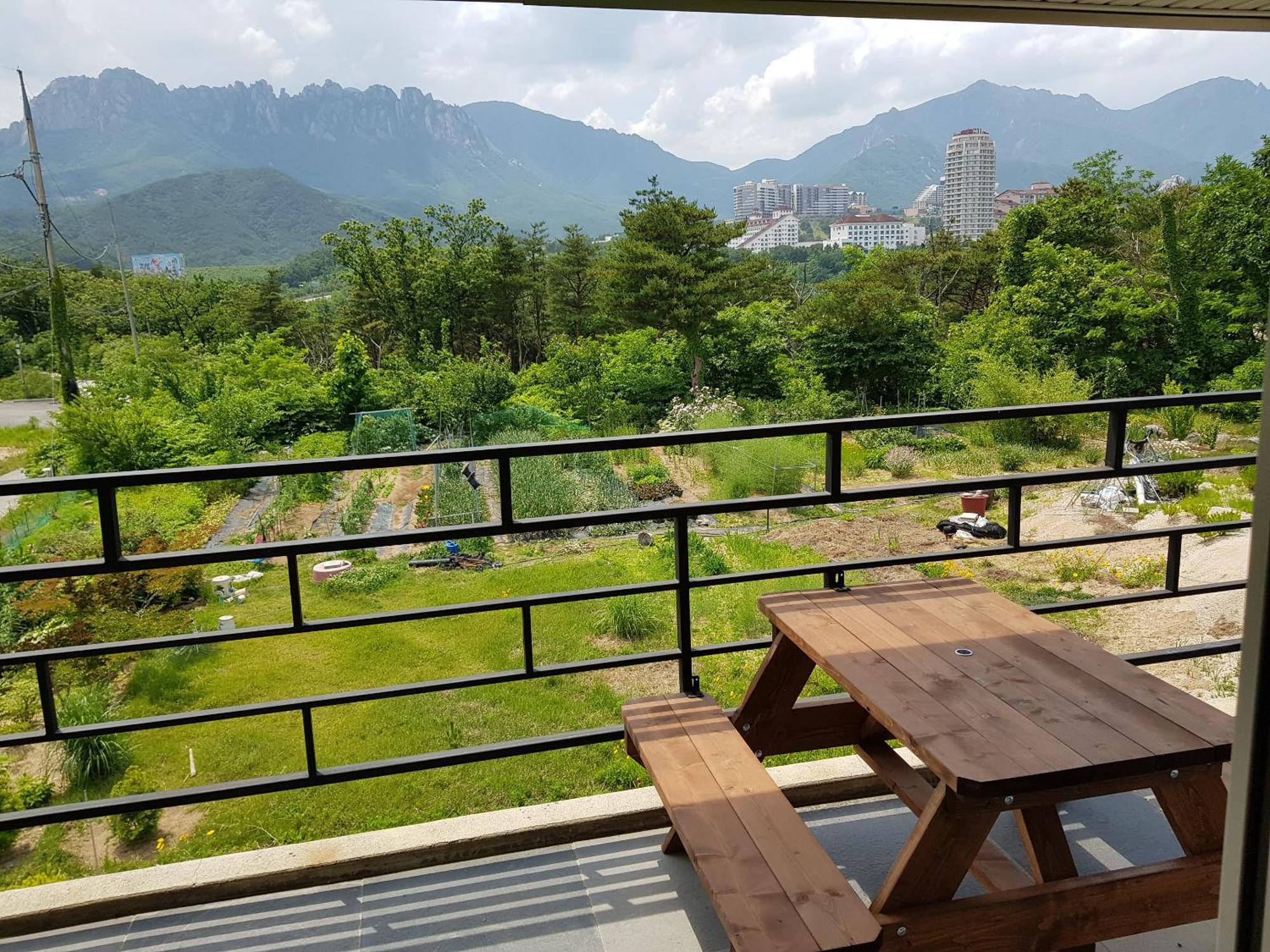 Gilson Guesthouse Sokcho Bagian luar foto
